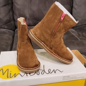 New in box girl Mini Boden Boots. Size 30EUR/ 13 US
